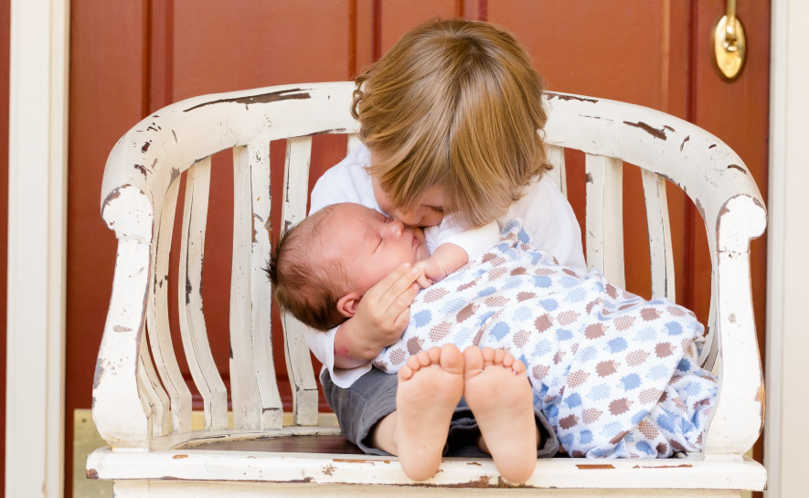 Posibles reacciones en los niños ante la llegada de un nuevo(a) hermano(a)